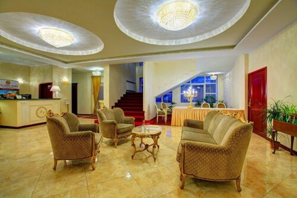 Hotel Holiday Park Varşova Dış mekan fotoğraf